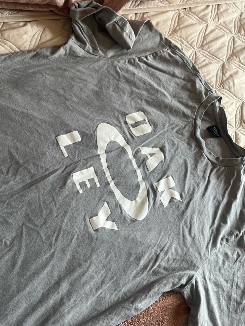 Oakley Men's Short Sleeve Gray T-Shirt with White Logo